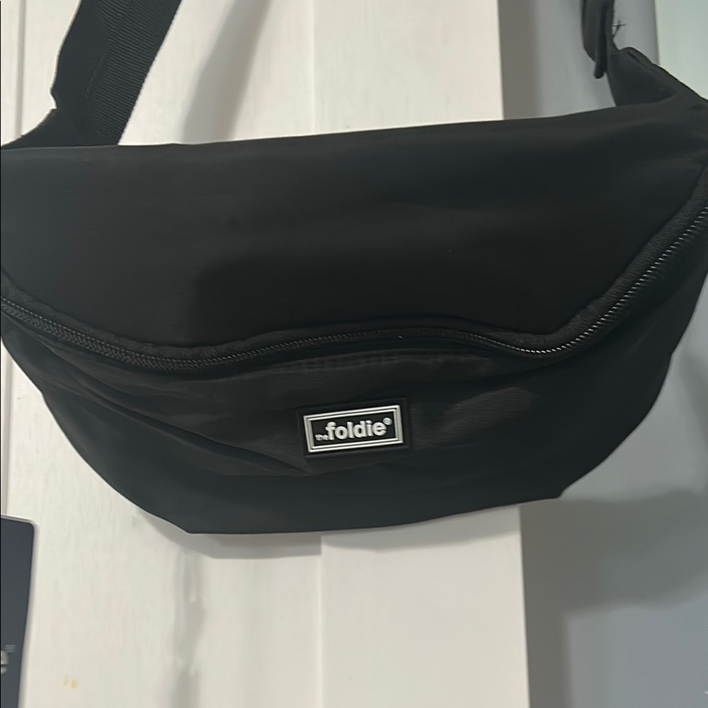 the FOLDIE Black Belt Bag with Adjustable Strap and Minimalist Design